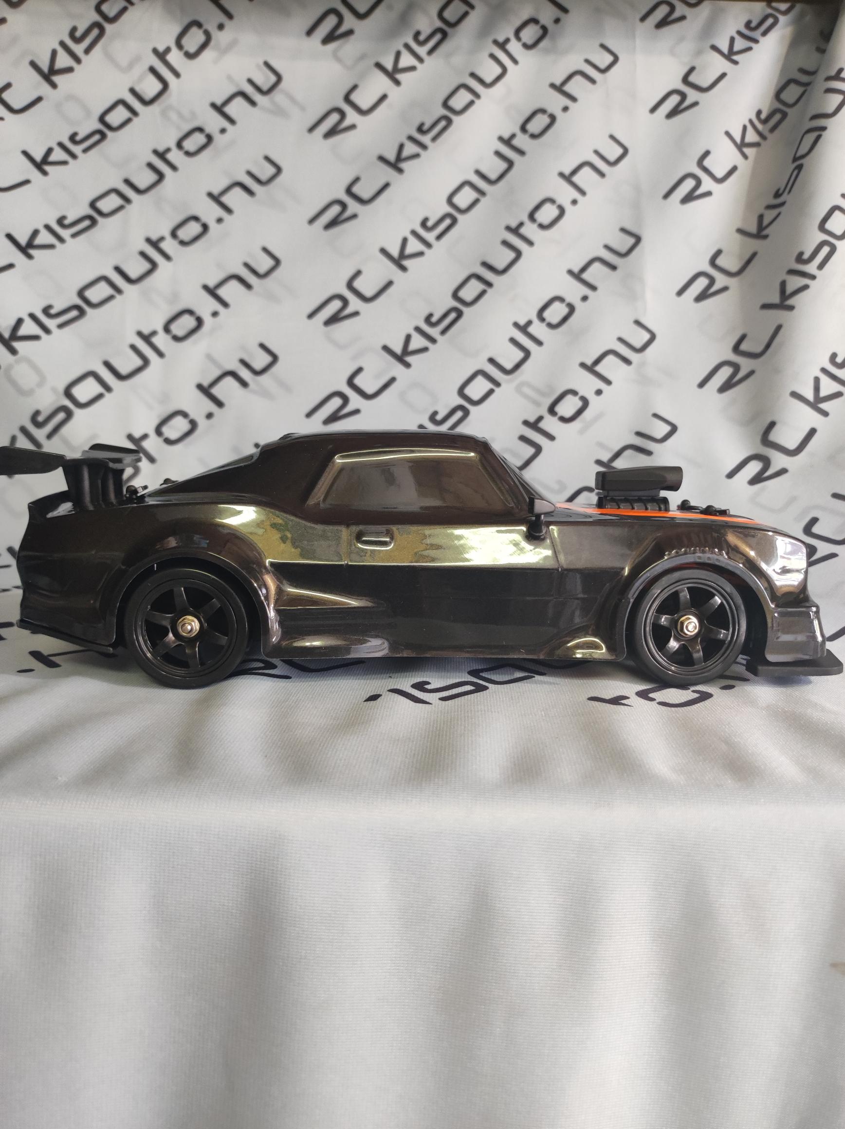 RC autó drift oldalról