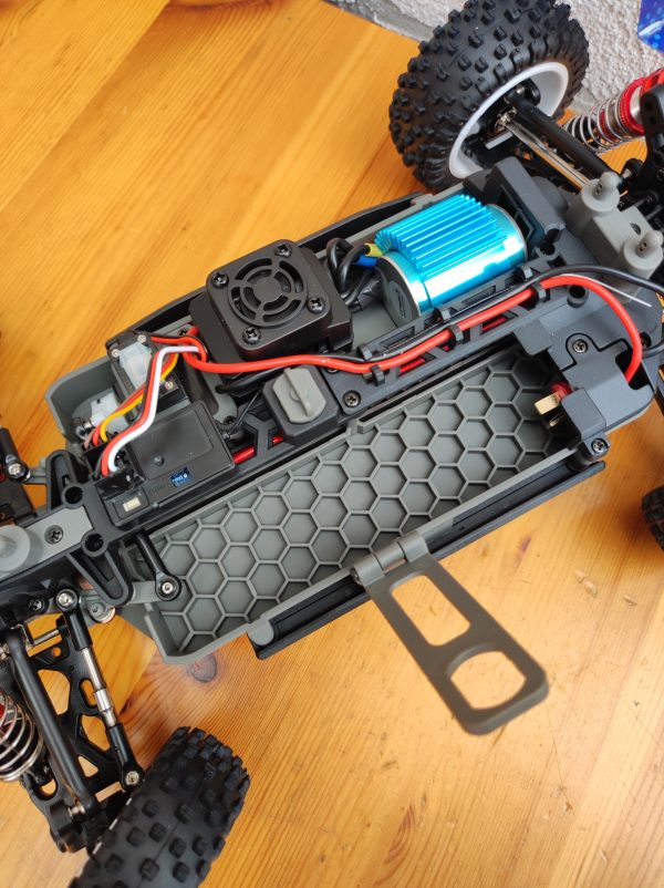 wltoys-124008-rc-auto-akku-töltő.jpg