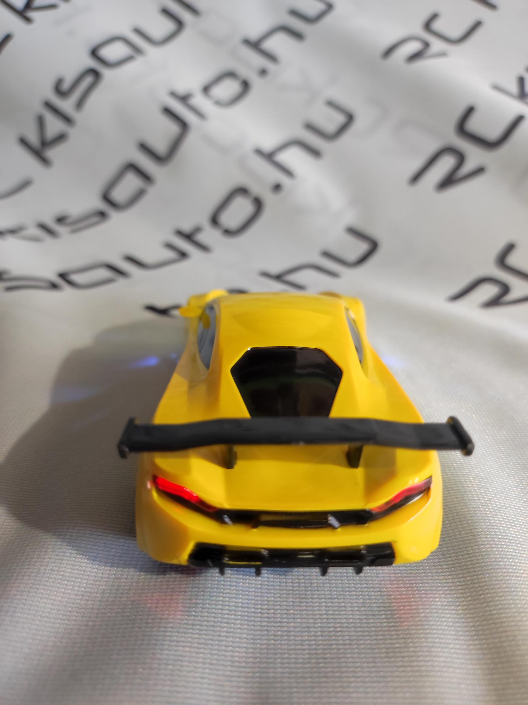 McLaren drift autó hátulról fölülről