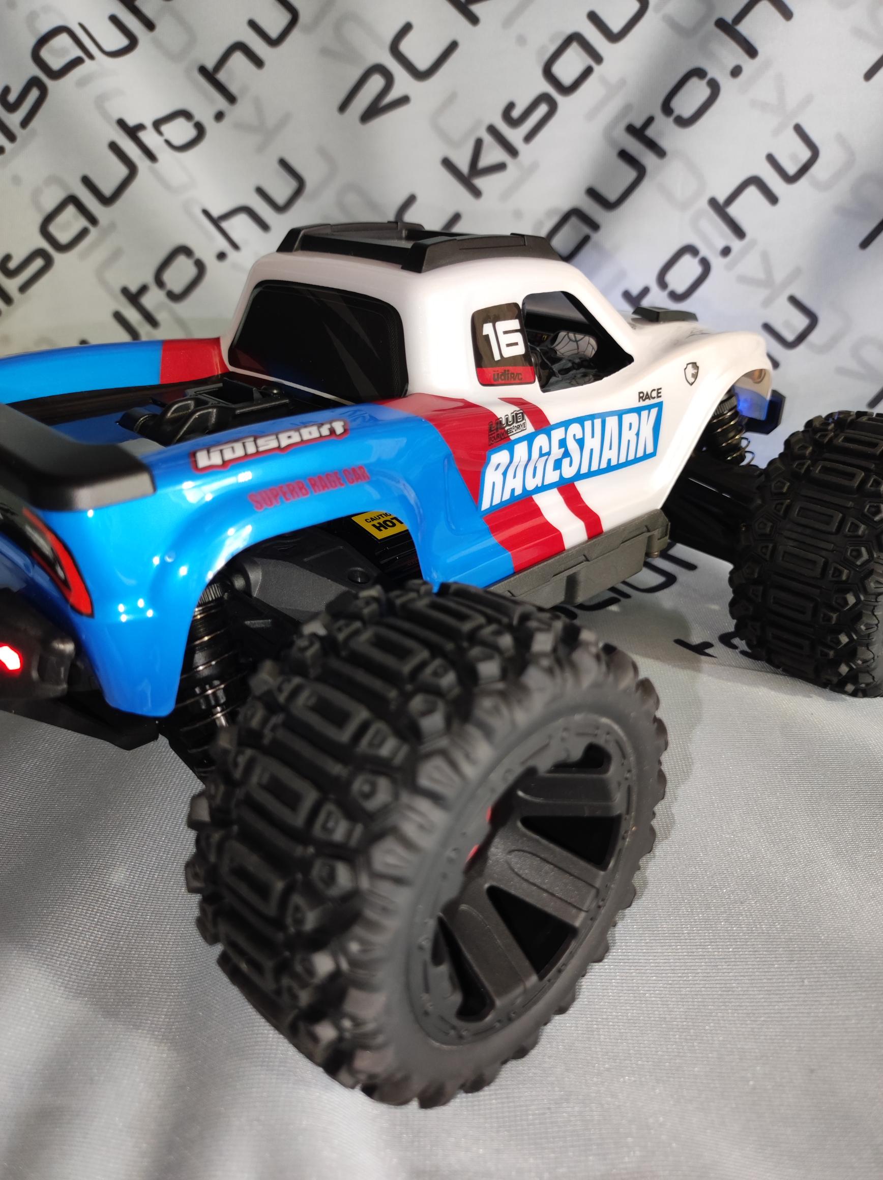 RC monster truck oldalról