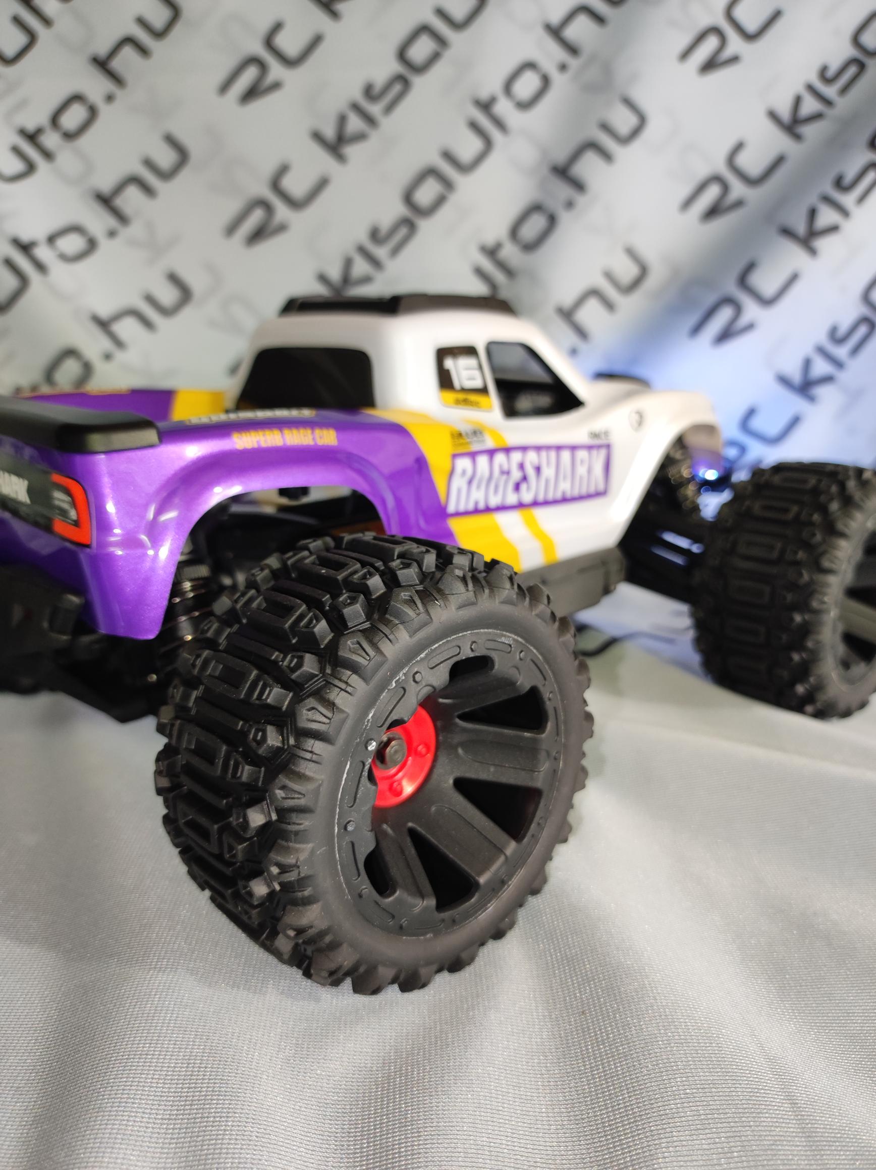 Távirányítós monster truck oldalról