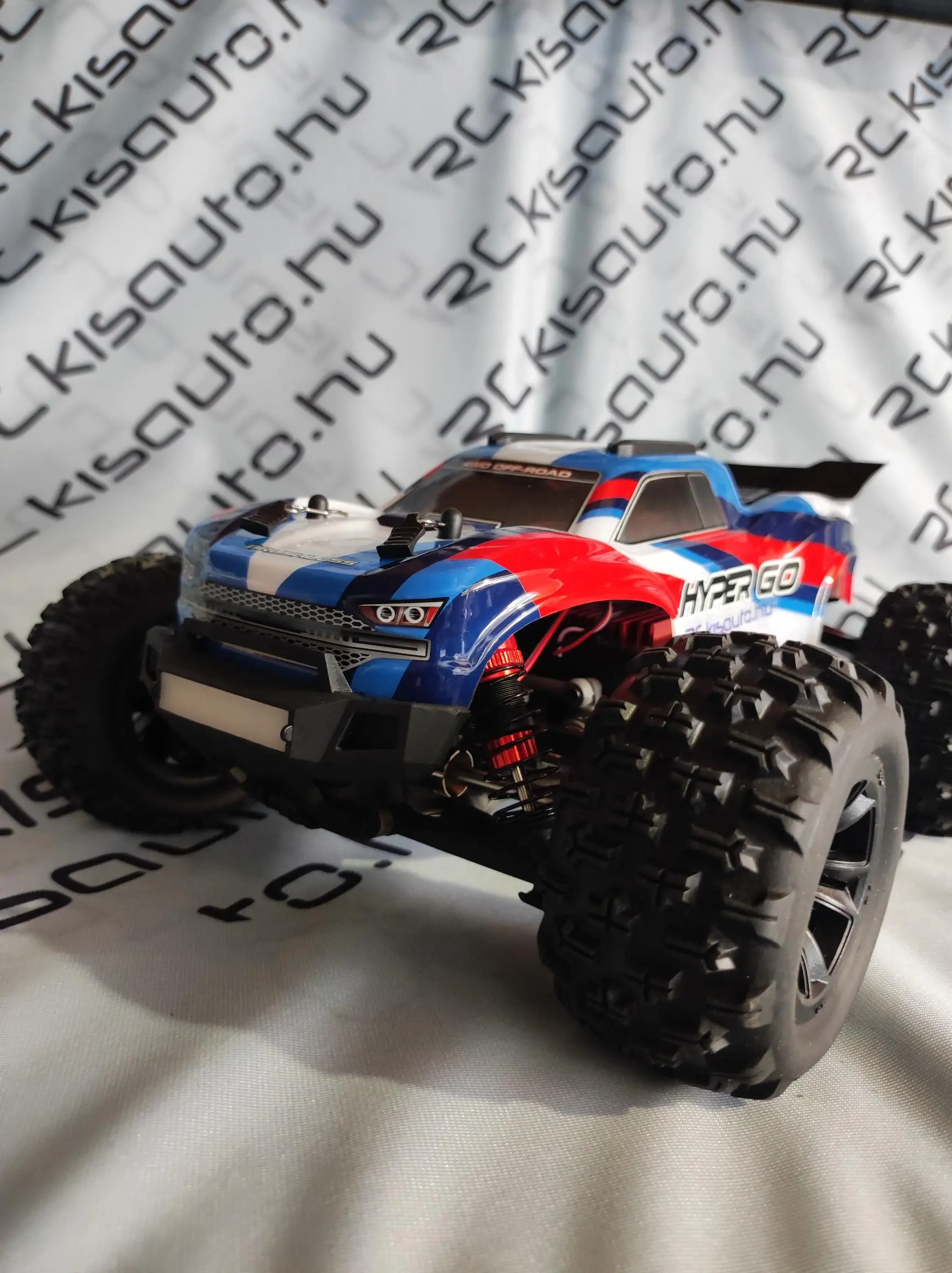 Brushless truggy